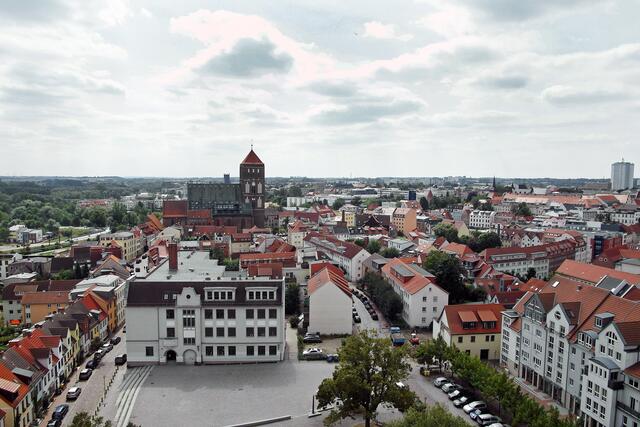Rund um den Alten Markt, von dem die Lohgerberstraße zur Nikolaikirche führt, lag der Ursprung der Hansestadt Rostock im späten 12. Jahrhundert.