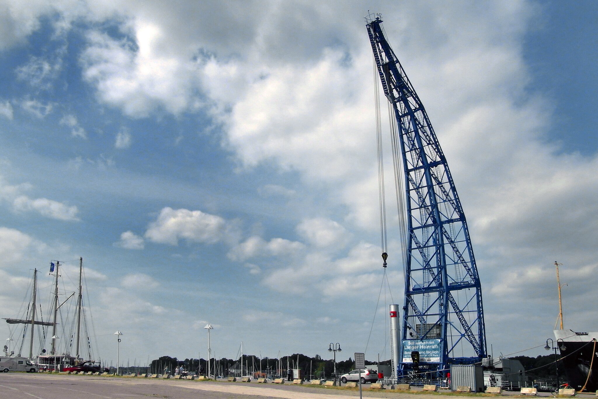 "Langer Heinrich" im Rostocker Stadthafen Rostock