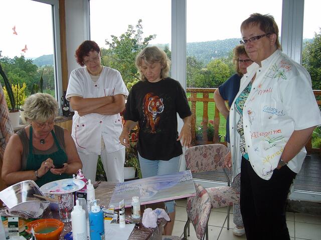 Karin Vollert - zeigt und erklärt uns viele Details