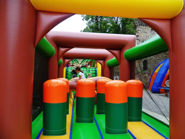 Eine Hüpfburg interessanter wie die andere !