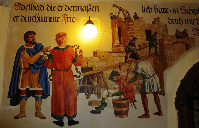 Geschichtliche Wandmalereien in der Gaststätte !