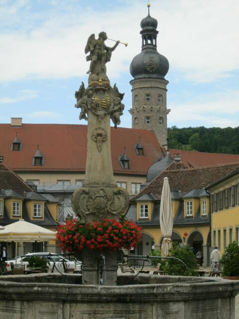 Weikersheim, Stadtplatz und Schloss | Foto: Gisela Schwalber