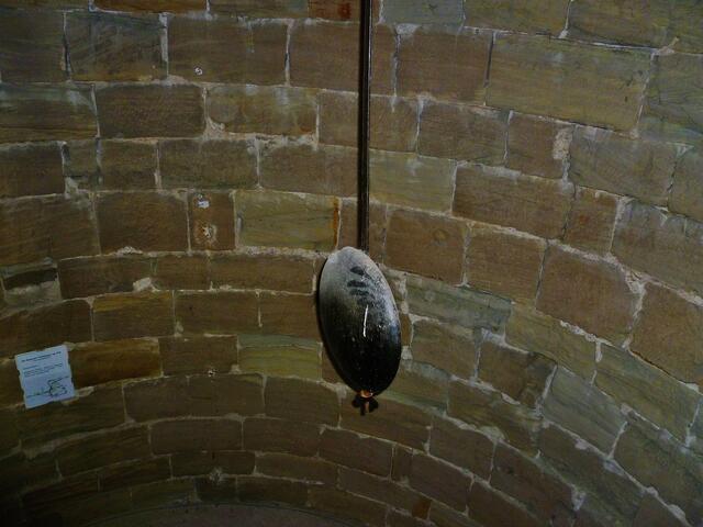 Das alte Uhrwerk der Schönburger Kirche - das Pendel eine Etage tiefer !