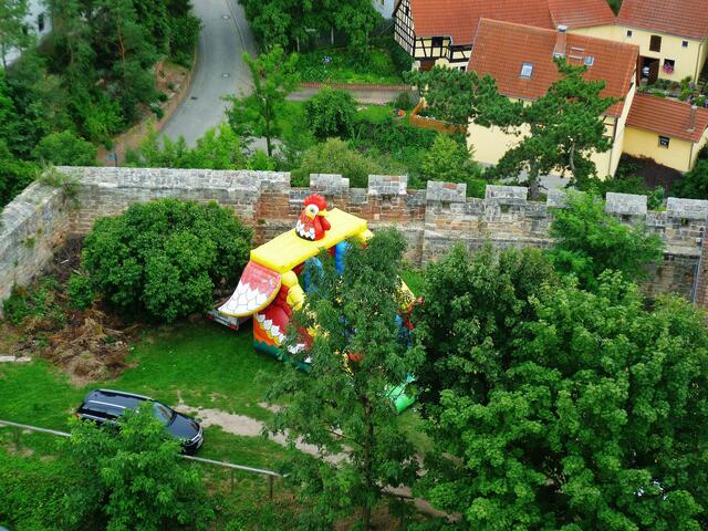 Blick vom Turm - in den Burghof !