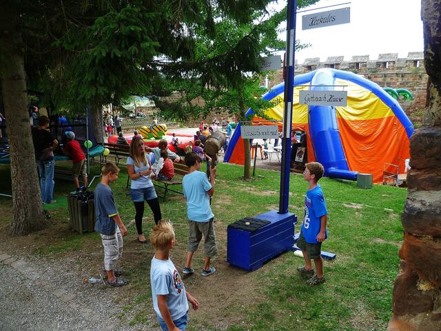 Eine Hüpfburg interessanter wie die andere !