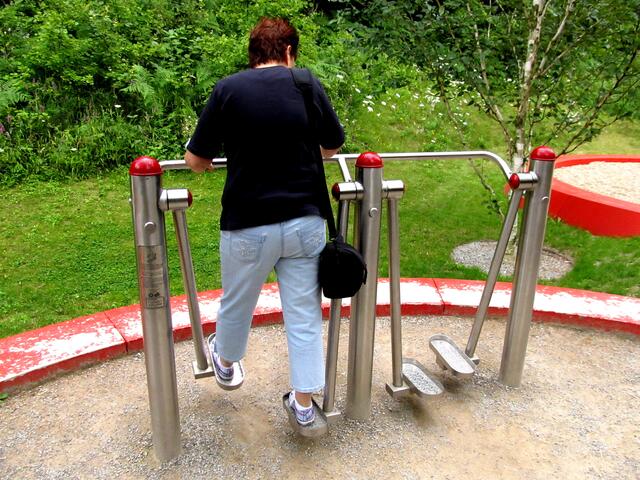 Das gefiel mir am Besten. Mit den Füßen schwingen. Ich kam mir so schwerelos vor.