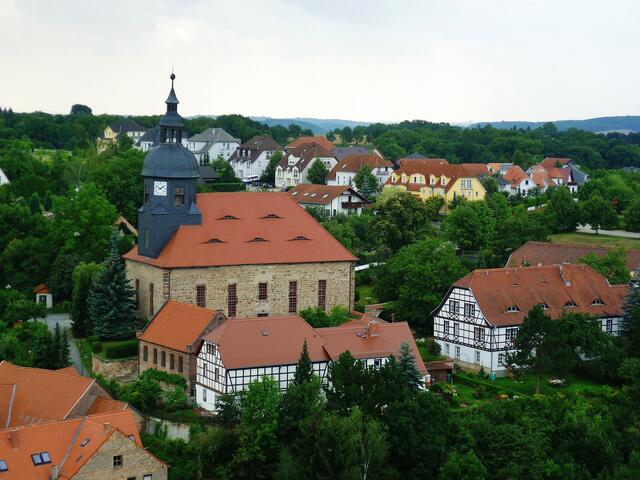Blick vom Turm - auf die Kirche !