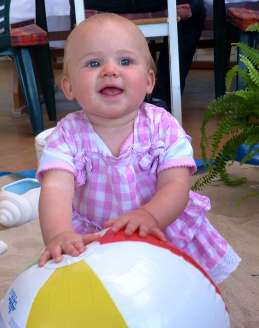 In Wasserbälle kann man super reinkneifen.....