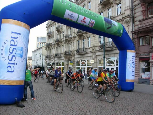 Zieleinlauf der ersten Radfahrer
