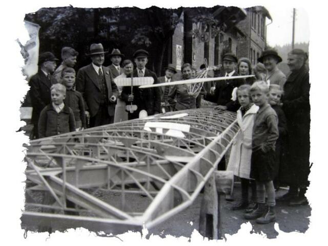 Am Wrexer Bahnhof - 1930er Jahre | Foto: Fam. Römer