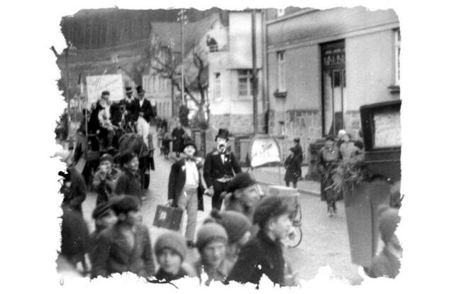 Umzug in Wrexen - 1930er Jahre | Foto: Fam. Römer