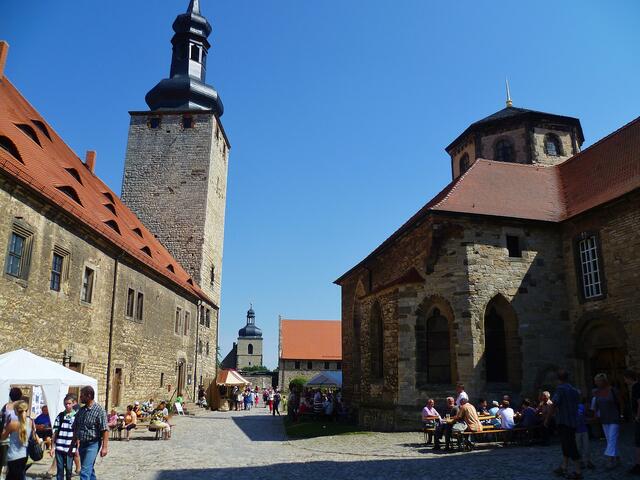 Großer Ferienspaßandrang im Burghof !
