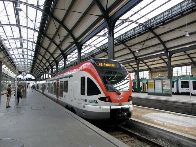 FLIRT nach Frankfurt, Abfahrt 18:32 Uhr