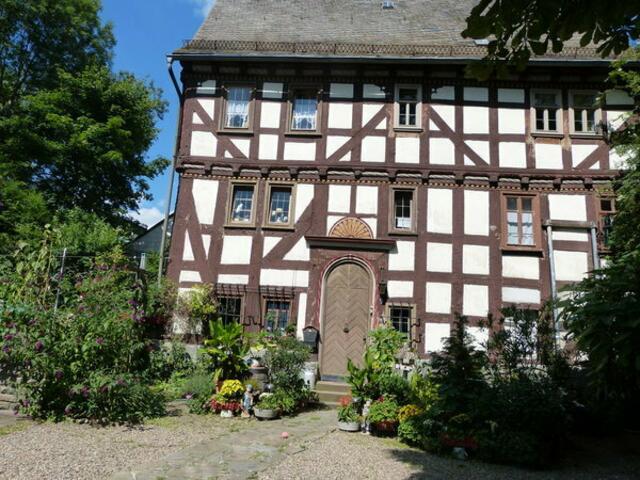Ältester Fachwerkbau Gladenbach: ÖKUMENISCHer Gottesdienst & DIXIELAND-Jazz mit ICE CREAM: "Stable Sound Band" mit SAINTS. ACTION rund um MARTINSKIRCHE Gladenbach - ältetstes Gebäude. 775 Jahre Gladenbach werner hahn-bild