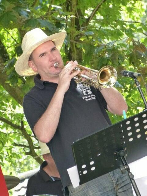 ÖKUMENISCHer Gottesdienst & DIXIELAND-Jazz mit ICE CREAM: "Stable Sound Band" mit SAINTS. ACTION rund um MARTINSKIRCHE Gladenbach - ältetstes Gebäude. 775 Jahre Gladenbach werner hahn-bild
