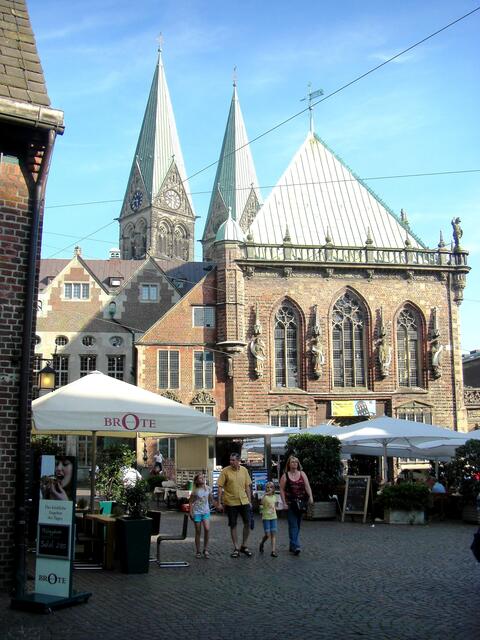 Lieb` Frauenkirche hinter dem Rathaus