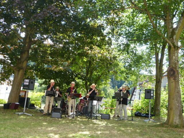 ÖKUMENISCHer Gottesdienst & DIXIELAND-Jazz mit ICE CREAM: "Stable Sound Band" mit SAINTS. ACTION rund um MARTINSKIRCHE Gladenbach - ältetstes Gebäude. 775 Jahre Gladenbach werner hahn-bild