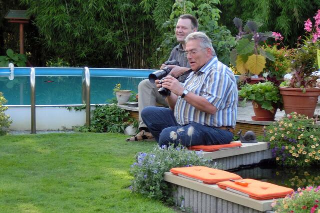 Das von Beate dargebotene Wasserballet erfreute sichtbar die Zaungäste.