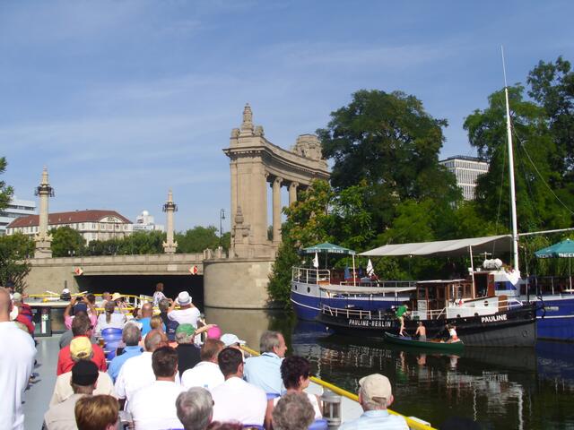 Die Dovebrücke auf dem Landwehrkanal