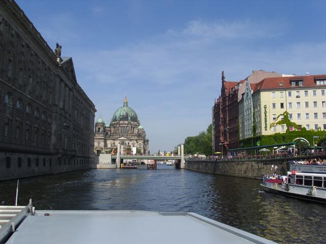Nikolaiviertel mit Blick auf den Berliner Dom