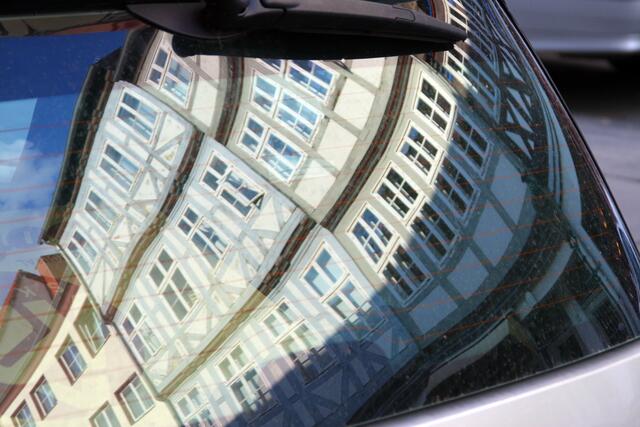 In jeder Autoscheibe boten sich Altstadtmotive an.