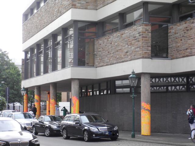 sind damit geschmückt.