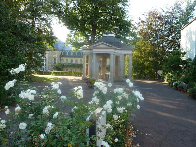 Der Pavillon,im Hintergrund die Esplanade.