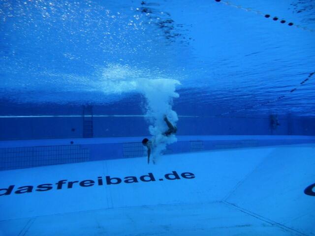 Turmspringen „Zehnertotal“ am 26. August 2012 im Freibad der Genossenschaft Hänigsen. Foto: Taucher der Abteilung Tauchen im TSV Friesen Hänigsen.