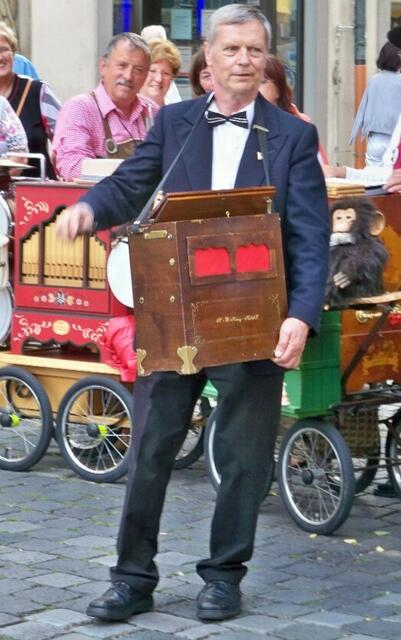 Ein sehr seltenes Exemplar - eine Orchestrionette - gespielt von Dr, H. - D. Kolwig