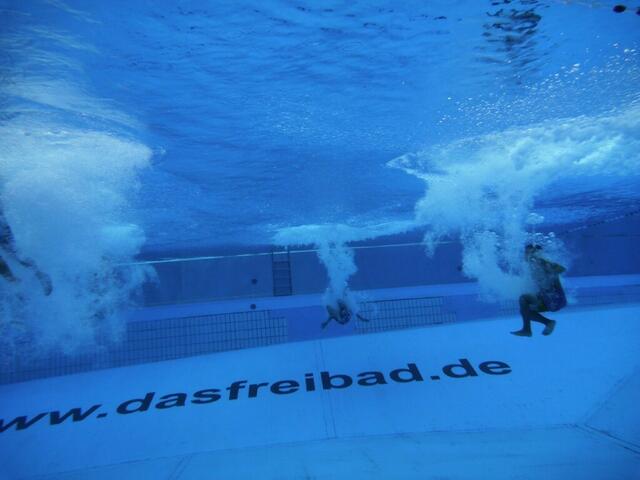 Turmspringen „Zehnertotal“ am 26. August 2012 im Freibad der Genossenschaft Hänigsen. Foto: Taucher der Abteilung Tauchen im TSV Friesen Hänigsen.