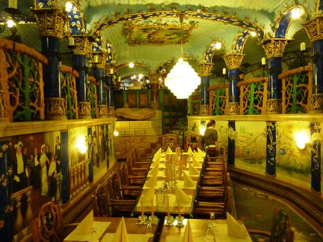 Das Hochzeitszimmer kann für standesamtliche Trauungen und Hochzeitsfeiern gemietet werden.