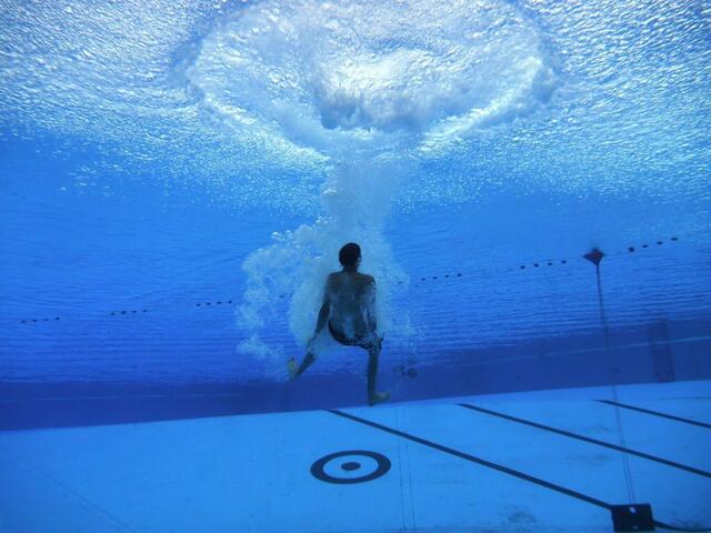 Turmspringen „Zehnertotal“ am 26. August 2012 im Freibad der Genossenschaft Hänigsen. Foto: Taucher der Abteilung Tauchen im TSV Friesen Hänigsen.