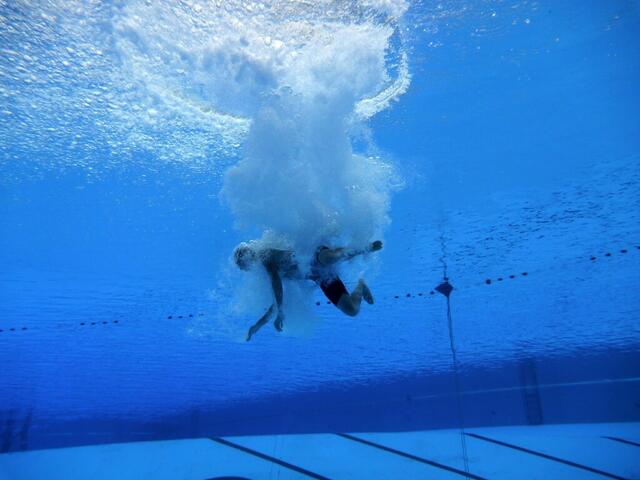 Turmspringen „Zehnertotal“ am 26. August 2012 im Freibad der Genossenschaft Hänigsen. Foto: Taucher der Abteilung Tauchen im TSV Friesen Hänigsen.