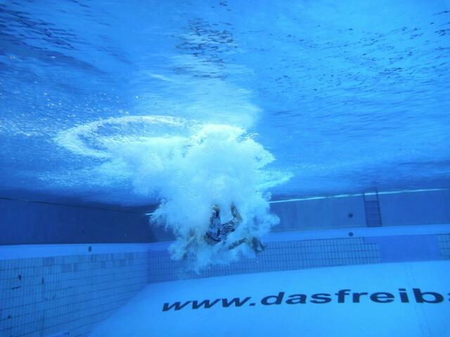 Turmspringen „Zehnertotal“ am 26. August 2012 im Freibad der Genossenschaft Hänigsen. Foto: Taucher der Abteilung Tauchen im TSV Friesen Hänigsen.