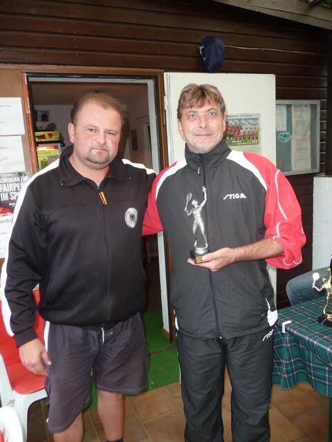 Gratulation von Michael Schneider                              an Dirk Hermann zum dritten Platz
