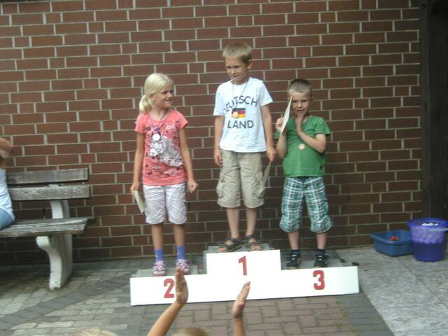 6/7 Jährige: Ragnar Marquardt ist Goldgewinner, Leni Zamzow ist Zweitplazierte und erhällt die silberne Medaille und Marlon Tetzlaff belegt den Bronzerang.