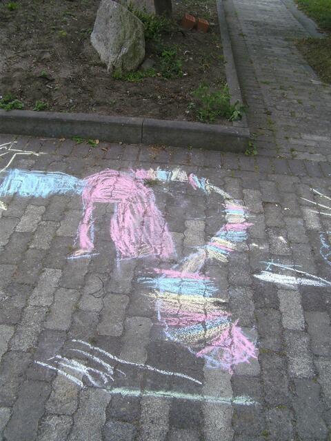 Was sich hier die Künstlerin Leni Zamzow gedacht hat, hat keiner erfahren, aber dies ist doch eindeutig abstrakte Kunst....