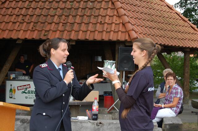 und Marietta Feuer nahm die Geschenke entgegen