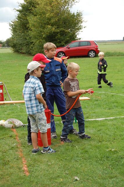 und wurden auch durch die Jugendfeuerwehr unterstützt