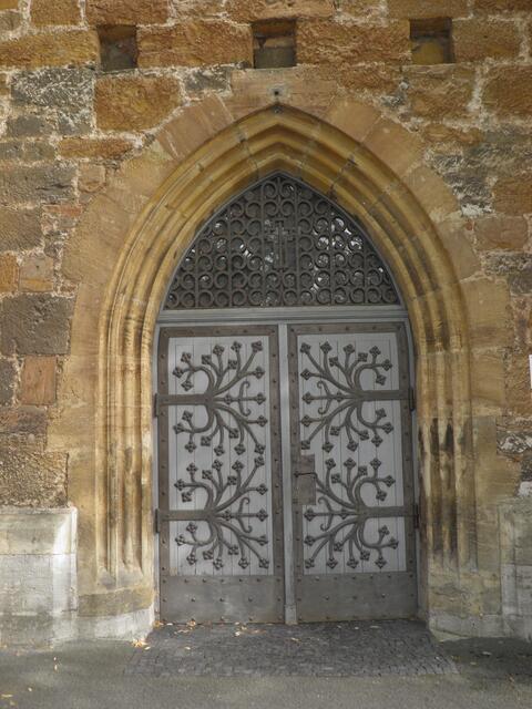 eine der 3 Türen von der ev. Kirche St. Nikolai