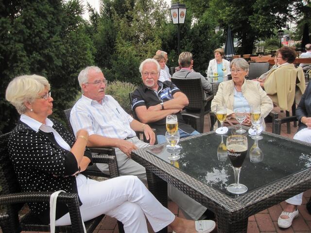 Gemütliches Beisammensein auf der Weserterrasse