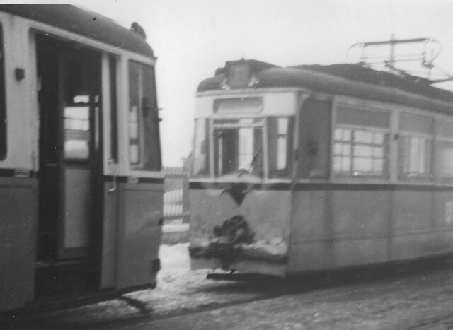 Tw 24 und 44 nach dem Zusammenstoß | Foto: Helmut Reich
