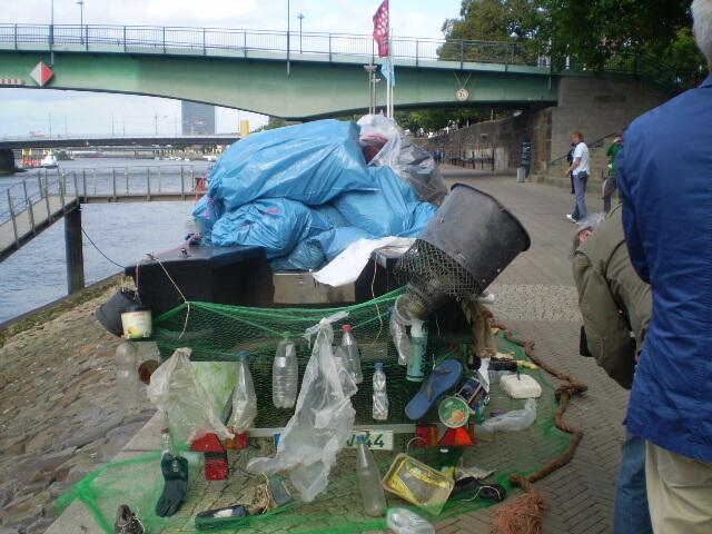 BUND-Aktion an der Weser in Bremen am 5. September 2012