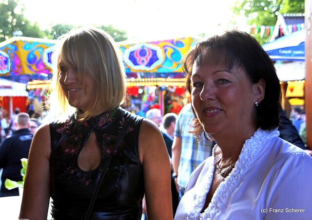 Edel & Weiß - Gourmetabend in der Sterndl'Alm auf dem Augsburger Herbstplärrer - Ruth Balletshofer (r.) war auch untern den Gästen