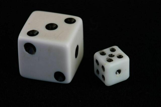 Würfelspiel : groß gegen klein