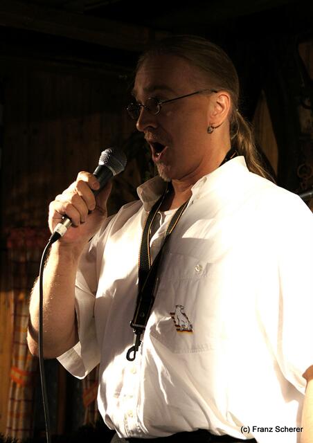 Edel & Weiß - Gourmetabend in der Sterndl'Alm auf dem Augsburger Herbstplärrer - Soul Mom Bee & Friends unterhielten die Besucher mit einer exzellenten Performance