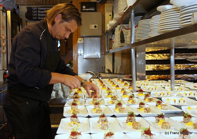 Edel & Weiß - Gourmetabend in der Sterndl'Alm auf dem Augsburger Herbstplärrer - Spezialitätenkoch Torsten Ludwig (Restaurant Papageno Augsburg)