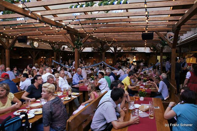 Edel & Weiß - Gourmetabend in der Sterndl'Alm auf dem Augsburger Herbstplärrer - Die Alm lockt mit feinen Schmankerln an allen Festtagen
