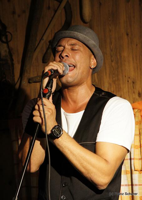 Edel & Weiß - Gourmetabend in der Sterndl'Alm auf dem Augsburger Herbstplärrer - Soul Mom Bee & Friends unterhielten die Besucher mit einer exzellenten Performance