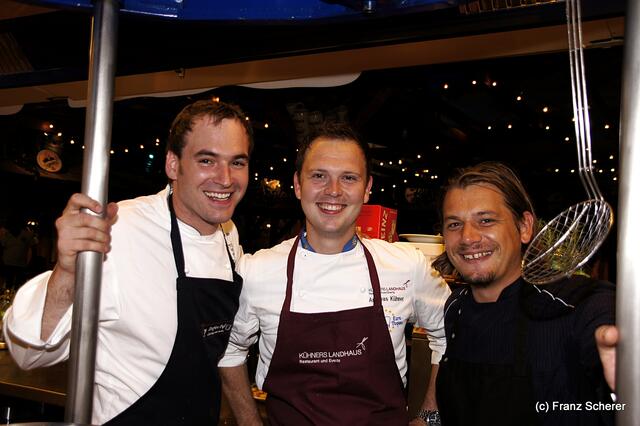 Edel & Weiß - Gourmetabend in der Sterndl'Alm auf dem Augsburger Herbstplärrer. Stefan Fuß, Andreas Kühner und Torsten Ludwig (v.l.) verwöhnten die Alm-Besucher mit ausgewählten Köstlichkeiten